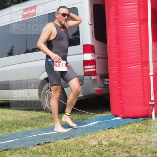 15.06.2025 - 27. Vierlanden-Triathlon KatJ http://msf.ph/oto/8037116 15.06.2025 11:27:00 Schwimmen 900 meine-sportfotos.de