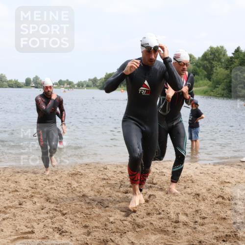 21.06.2025 - 27. Vierlanden-Triathlon Lena Gebhardt http://msf.ph/oto/8037123 15.06.2025 12:03:28 Schwimmen 1004, 1005, 1006, 1007, 1008 meine-sportfotos.de