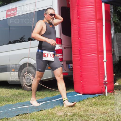 15.06.2025 - 27. Vierlanden-Triathlon KatJ http://msf.ph/oto/8037129 15.06.2025 11:27:01 Schwimmen 900 meine-sportfotos.de