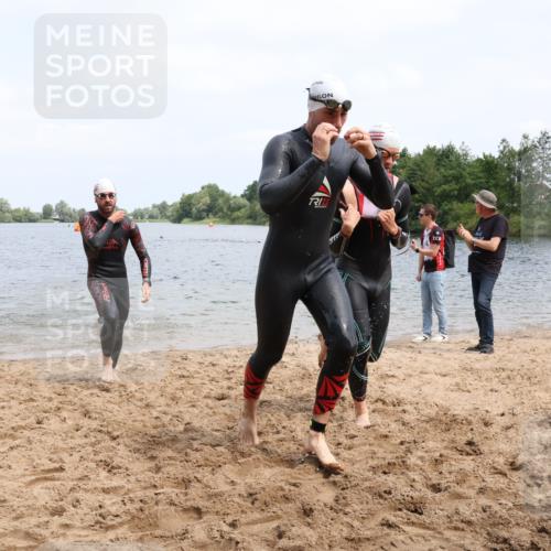 21.06.2025 - 27. Vierlanden-Triathlon Lena Gebhardt http://msf.ph/oto/8037133 15.06.2025 12:03:29 Schwimmen 1004, 1005, 1006, 1007, 1008 meine-sportfotos.de
