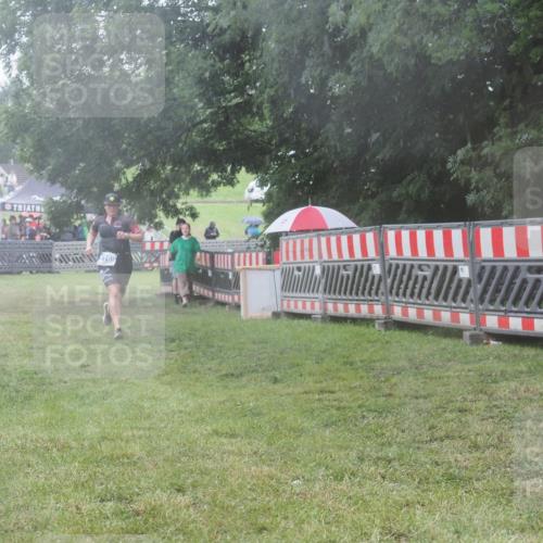 21.06.2025 - 27. Vierlanden-Triathlon KatJ http://msf.ph/oto/8037136 15.06.2025 14:17:38 Ziel 1169 meine-sportfotos.de