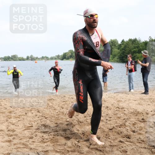 21.06.2025 - 27. Vierlanden-Triathlon Lena Gebhardt http://msf.ph/oto/8037150 15.06.2025 12:03:30 Schwimmen 1004, 1005, 1006, 1007, 1008 meine-sportfotos.de