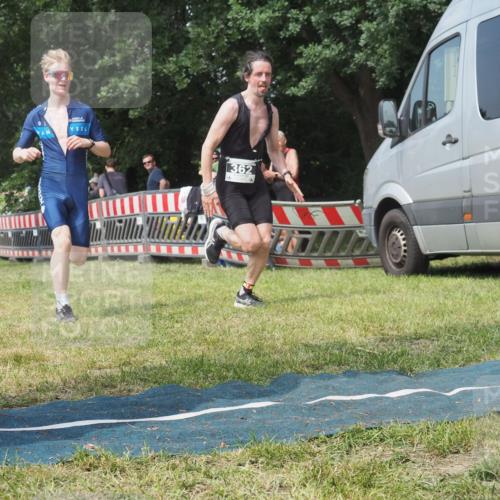 15.06.2025 - 27. Vierlanden-Triathlon KatJ http://msf.ph/oto/8037158 15.06.2025 11:27:09 Schwimmen 886, 961 meine-sportfotos.de