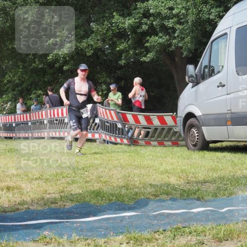 15.06.2025 - 27. Vierlanden-Triathlon KatJ http://msf.ph/oto/8037172 15.06.2025 11:27:16 Schwimmen 884, 886, 961 meine-sportfotos.de