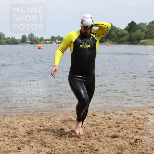 21.06.2025 - 27. Vierlanden-Triathlon Lena Gebhardt http://msf.ph/oto/8037173 15.06.2025 12:03:32 Schwimmen 1004, 1005, 1006, 1007, 1008 meine-sportfotos.de
