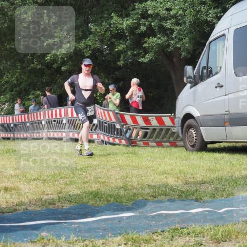15.06.2025 - 27. Vierlanden-Triathlon KatJ http://msf.ph/oto/8037177 15.06.2025 11:27:17 Schwimmen 884, 886, 961 meine-sportfotos.de