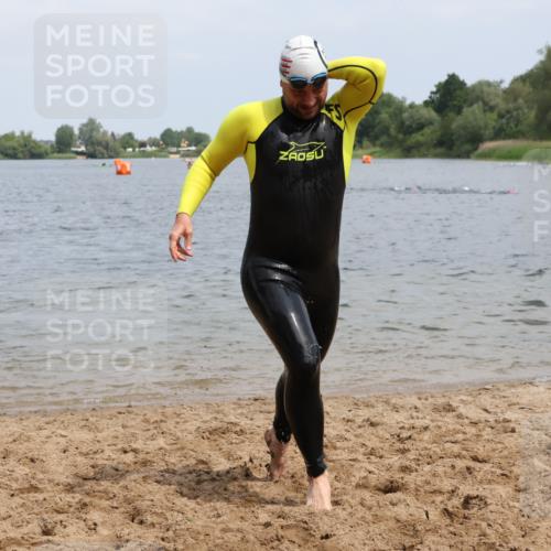 21.06.2025 - 27. Vierlanden-Triathlon Lena Gebhardt http://msf.ph/oto/8037178 15.06.2025 12:03:32 Schwimmen 1004, 1005, 1006, 1007, 1008 meine-sportfotos.de