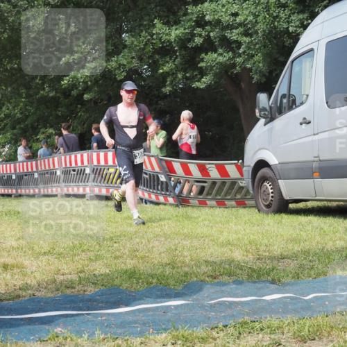 15.06.2025 - 27. Vierlanden-Triathlon KatJ http://msf.ph/oto/8037180 15.06.2025 11:27:17 Schwimmen 884, 886, 961 meine-sportfotos.de