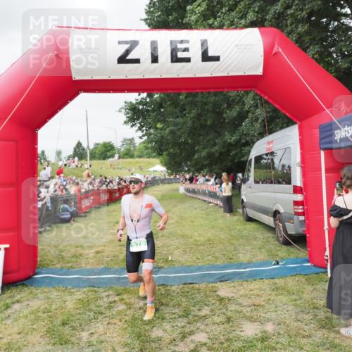 21.06.2025 - 27. Vierlanden-Triathlon MichiJ http://msf.ph/oto/8037184 15.06.2026 13:07:41 Ziel 676 meine-sportfotos.de