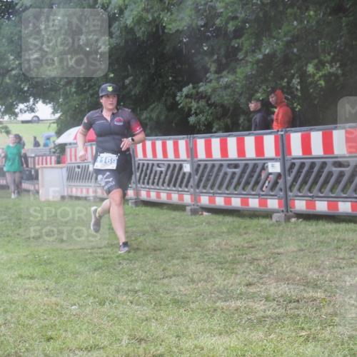 21.06.2025 - 27. Vierlanden-Triathlon KatJ http://msf.ph/oto/8037186 15.06.2025 14:17:40 Ziel 1169 meine-sportfotos.de