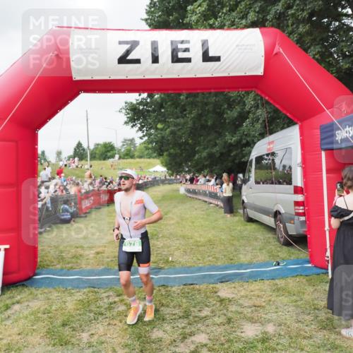 21.06.2025 - 27. Vierlanden-Triathlon MichiJ http://msf.ph/oto/8037188 15.06.2026 13:07:41 Ziel 676 meine-sportfotos.de