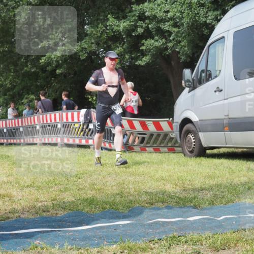 15.06.2025 - 27. Vierlanden-Triathlon KatJ http://msf.ph/oto/8037190 15.06.2025 11:27:17 Schwimmen 884, 886, 961 meine-sportfotos.de