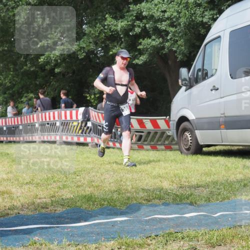 15.06.2025 - 27. Vierlanden-Triathlon KatJ http://msf.ph/oto/8037193 15.06.2025 11:27:17 Schwimmen 884, 886, 961 meine-sportfotos.de