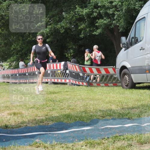 15.06.2025 - 27. Vierlanden-Triathlon KatJ http://msf.ph/oto/8037205 15.06.2025 11:27:21 Schwimmen 884, 886, 961 meine-sportfotos.de