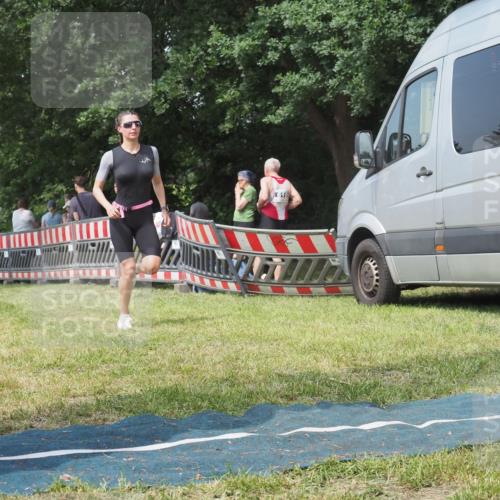 15.06.2025 - 27. Vierlanden-Triathlon KatJ http://msf.ph/oto/8037212 15.06.2025 11:27:21 Schwimmen 884, 886, 961 meine-sportfotos.de
