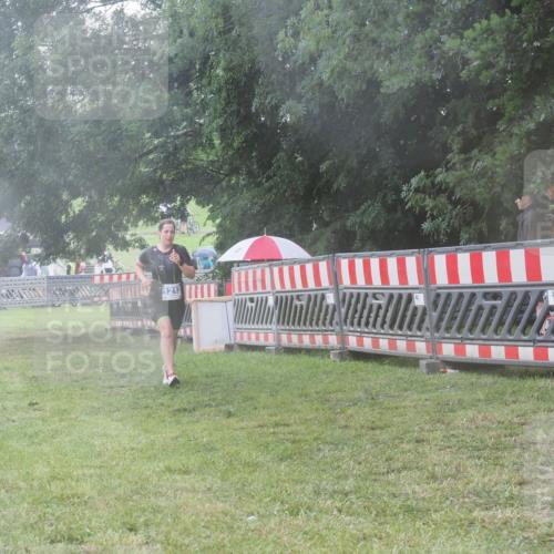 21.06.2025 - 27. Vierlanden-Triathlon KatJ http://msf.ph/oto/8037213 15.06.2025 14:17:56 Ziel 1212 meine-sportfotos.de