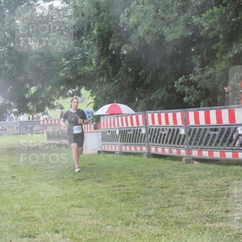21.06.2025 - 27. Vierlanden-Triathlon KatJ http://msf.ph/oto/8037218 15.06.2025 14:17:56 Ziel 1212 meine-sportfotos.de