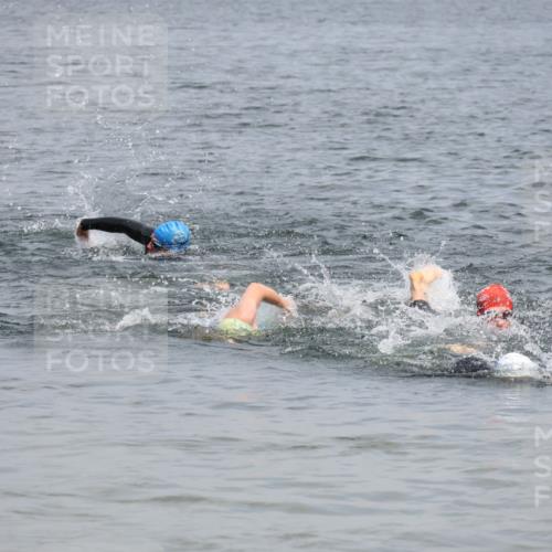 21.06.2025 - 27. Vierlanden-Triathlon Lena Gebhardt http://msf.ph/oto/8037219 15.06.2025 12:03:57 Schwimmen 994 meine-sportfotos.de