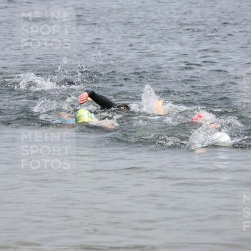 21.06.2025 - 27. Vierlanden-Triathlon Lena Gebhardt http://msf.ph/oto/8037226 15.06.2025 12:03:58 Schwimmen 994 meine-sportfotos.de