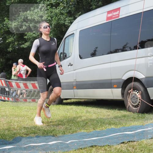 15.06.2025 - 27. Vierlanden-Triathlon KatJ http://msf.ph/oto/8037235 15.06.2025 11:27:22 Schwimmen 884, 886 meine-sportfotos.de