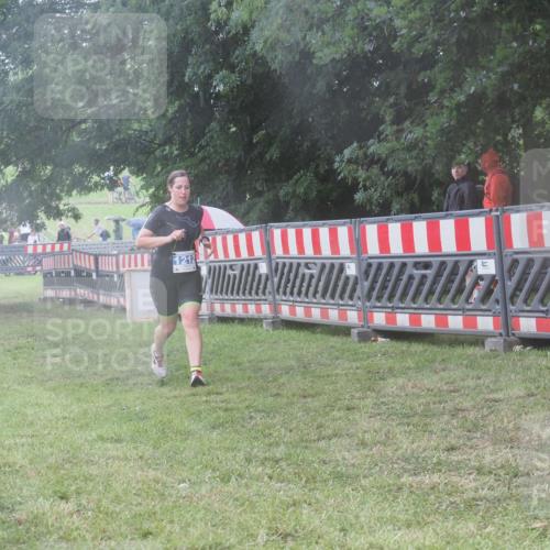 21.06.2025 - 27. Vierlanden-Triathlon KatJ http://msf.ph/oto/8037246 15.06.2025 14:17:57 Ziel 1212 meine-sportfotos.de