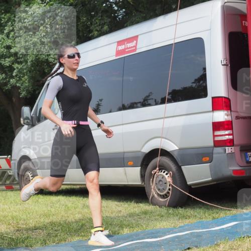 15.06.2025 - 27. Vierlanden-Triathlon KatJ http://msf.ph/oto/8037249 15.06.2025 11:27:22 Schwimmen 884, 886 meine-sportfotos.de