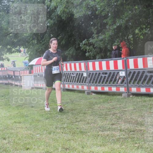 21.06.2025 - 27. Vierlanden-Triathlon KatJ http://msf.ph/oto/8037264 15.06.2025 14:17:58 Ziel 1212 meine-sportfotos.de
