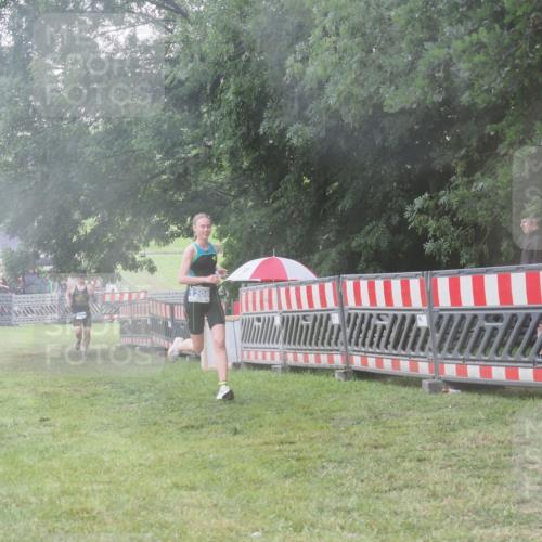 21.06.2025 - 27. Vierlanden-Triathlon KatJ http://msf.ph/oto/8037286 15.06.2025 14:18:20 Ziel 1208, 1272 meine-sportfotos.de