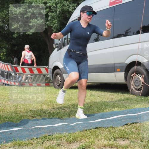 15.06.2025 - 27. Vierlanden-Triathlon KatJ http://msf.ph/oto/8037291 15.06.2025 11:27:26 Schwimmen 884 meine-sportfotos.de