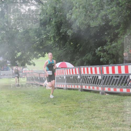 21.06.2025 - 27. Vierlanden-Triathlon KatJ http://msf.ph/oto/8037293 15.06.2025 14:18:20 Ziel 1208, 1272 meine-sportfotos.de