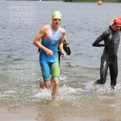 21.06.2025 - 27. Vierlanden-Triathlon Lena Gebhardt http://msf.ph/oto/8037294 15.06.2025 12:04:09 Schwimmen 1009, 1010, 1011, 1012, 1013 meine-sportfotos.de