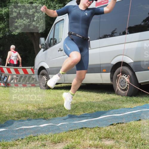 15.06.2025 - 27. Vierlanden-Triathlon KatJ http://msf.ph/oto/8037296 15.06.2025 11:27:26 Schwimmen 884 meine-sportfotos.de