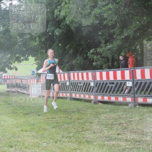 21.06.2025 - 27. Vierlanden-Triathlon KatJ http://msf.ph/oto/8037299 15.06.2025 14:18:20 Ziel 1208, 1272 meine-sportfotos.de