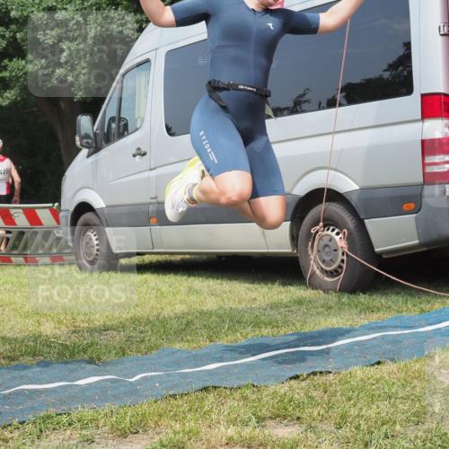 15.06.2025 - 27. Vierlanden-Triathlon KatJ http://msf.ph/oto/8037301 15.06.2025 11:27:26 Schwimmen 884 meine-sportfotos.de
