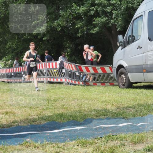 15.06.2025 - 27. Vierlanden-Triathlon KatJ http://msf.ph/oto/8037306 15.06.2025 11:27:33 Schwimmen  meine-sportfotos.de