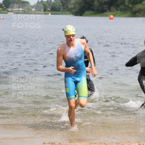 21.06.2025 - 27. Vierlanden-Triathlon Lena Gebhardt http://msf.ph/oto/8037307 15.06.2025 12:04:09 Schwimmen 1009, 1010, 1011, 1012, 1013 meine-sportfotos.de