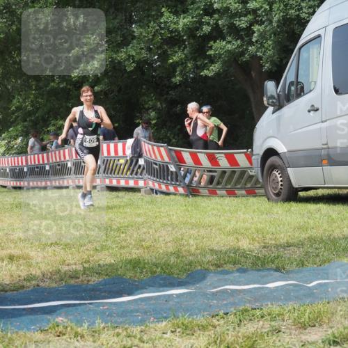15.06.2025 - 27. Vierlanden-Triathlon KatJ http://msf.ph/oto/8037319 15.06.2025 11:27:33 Schwimmen  meine-sportfotos.de