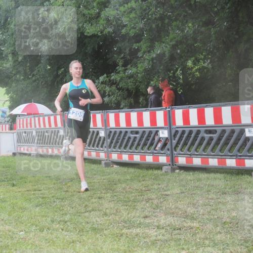 21.06.2025 - 27. Vierlanden-Triathlon KatJ http://msf.ph/oto/8037320 15.06.2025 14:18:21 Ziel 1208, 1272 meine-sportfotos.de