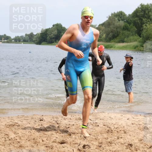 21.06.2025 - 27. Vierlanden-Triathlon Lena Gebhardt http://msf.ph/oto/8037327 15.06.2025 12:04:11 Schwimmen 1009, 1010, 1011, 1012, 1013 meine-sportfotos.de