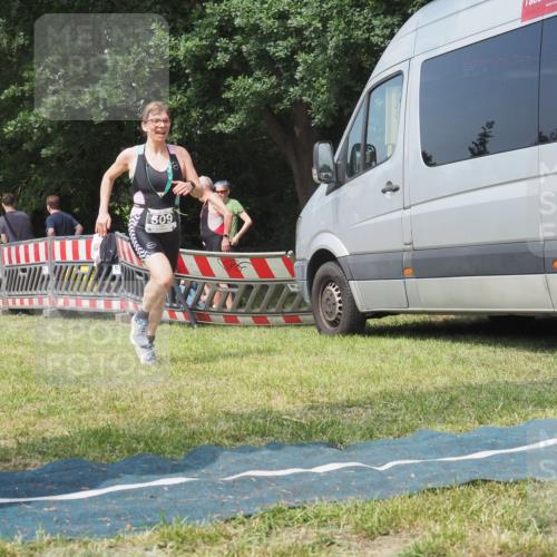 15.06.2025 - 27. Vierlanden-Triathlon KatJ http://msf.ph/oto/8037331 15.06.2025 11:27:34 Schwimmen  meine-sportfotos.de