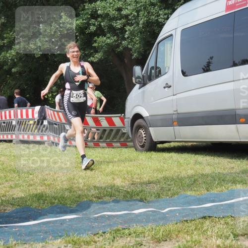 15.06.2025 - 27. Vierlanden-Triathlon KatJ http://msf.ph/oto/8037336 15.06.2025 11:27:34 Schwimmen  meine-sportfotos.de