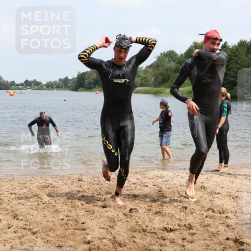 21.06.2025 - 27. Vierlanden-Triathlon Lena Gebhardt http://msf.ph/oto/8037346 15.06.2025 12:04:14 Schwimmen 1009, 1010, 1011, 1012, 1013 meine-sportfotos.de