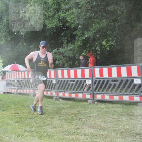 21.06.2025 - 27. Vierlanden-Triathlon KatJ http://msf.ph/oto/8037359 15.06.2025 14:18:26 Ziel 1272 meine-sportfotos.de
