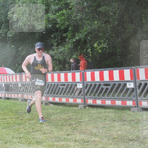 21.06.2025 - 27. Vierlanden-Triathlon KatJ http://msf.ph/oto/8037360 15.06.2025 14:18:26 Ziel 1272 meine-sportfotos.de