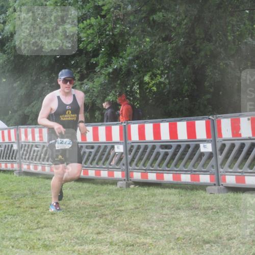 21.06.2025 - 27. Vierlanden-Triathlon KatJ http://msf.ph/oto/8037365 15.06.2025 14:18:26 Ziel 1272 meine-sportfotos.de