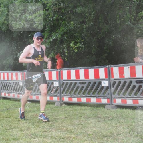 21.06.2025 - 27. Vierlanden-Triathlon KatJ http://msf.ph/oto/8037371 15.06.2025 14:18:26 Ziel 1272 meine-sportfotos.de