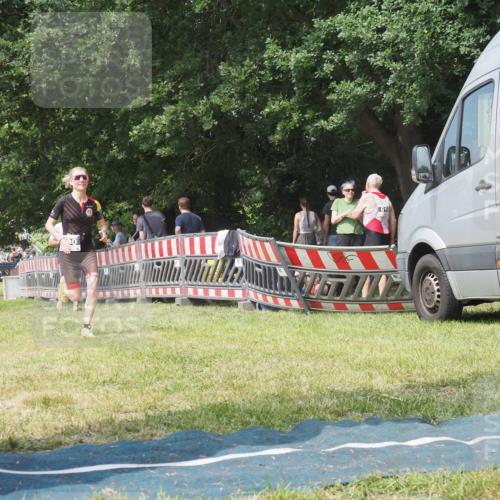 15.06.2025 - 27. Vierlanden-Triathlon KatJ http://msf.ph/oto/8037373 15.06.2025 11:28:00 Schwimmen  meine-sportfotos.de