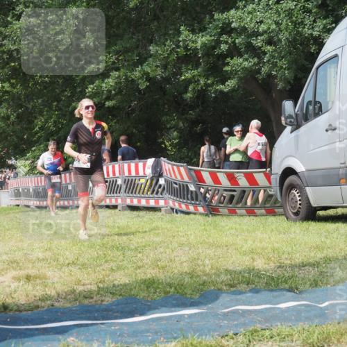 15.06.2025 - 27. Vierlanden-Triathlon KatJ http://msf.ph/oto/8037380 15.06.2025 11:28:00 Schwimmen  meine-sportfotos.de