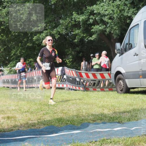 15.06.2025 - 27. Vierlanden-Triathlon KatJ http://msf.ph/oto/8037389 15.06.2025 11:28:00 Schwimmen  meine-sportfotos.de