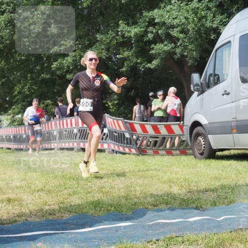 15.06.2025 - 27. Vierlanden-Triathlon KatJ http://msf.ph/oto/8037393 15.06.2025 11:28:00 Schwimmen  meine-sportfotos.de